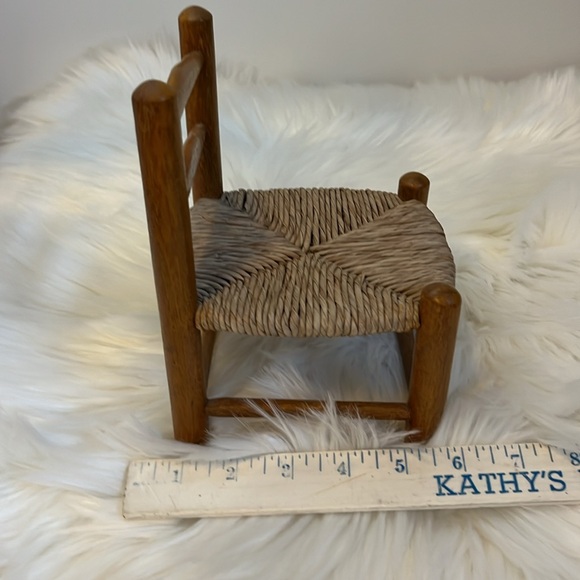 🎄HOST PICK🎉 Primitive Doll with Wooden Raffia Chair - Picture 5 of 7